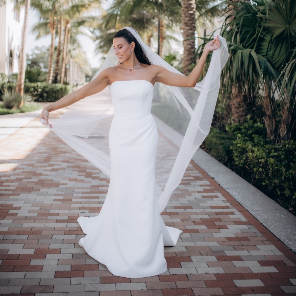 Elegant White Strapless Wedding Dress